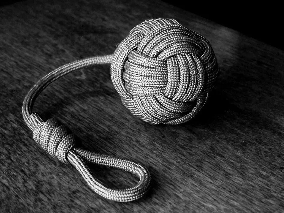 Узел на шнурке для браслета. Узел обезьяний кулак. Узел шариком. Узел обезьяний кулак пошагово. Узел обезьяний макраме.