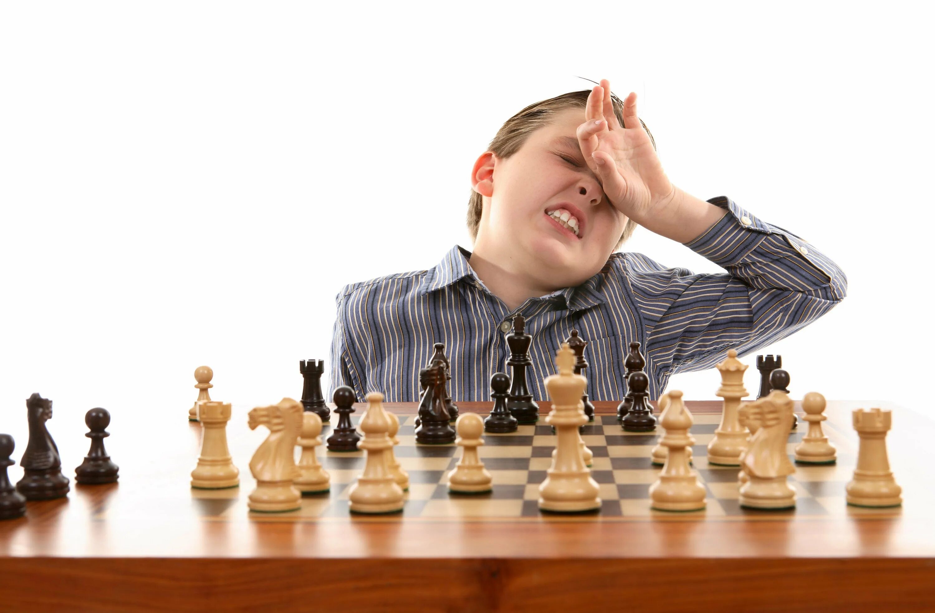 We like playing chess. Проиграл в шахматы. Мальчик проиграл в шахматы. Шахматный проигрыш. Шахматы для детей.