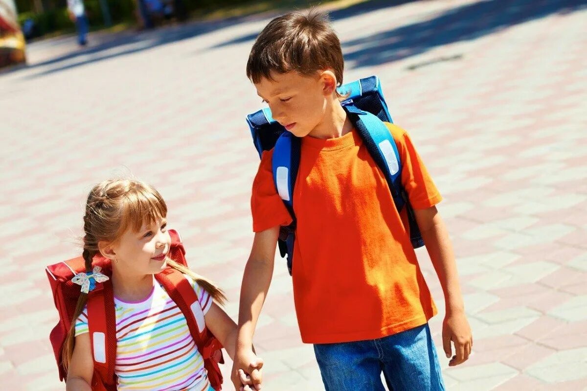 My brother like to go to school