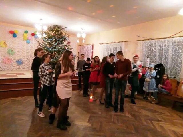 новогодний вечер. дискотека для старшеклассников на новый год. новогодняя вечеринка для старшеклассников. рождественская дискотека. новогодняя дискотека для старшеклассников.