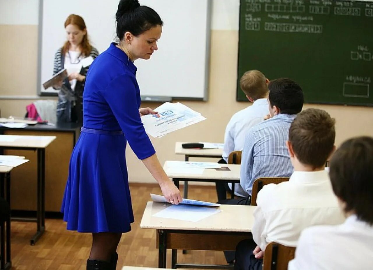 В какой одежде идти на егэ. Егэ для учителей. учитель на экзамене. огэ для учителей. учительница на экзамене.