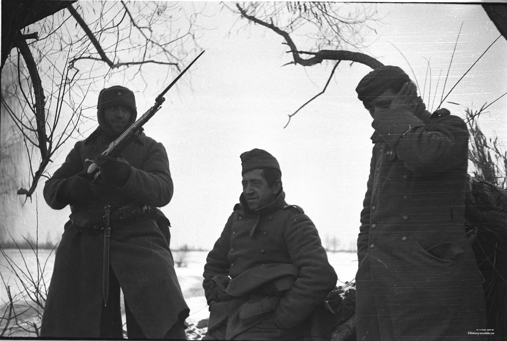 Бой в плену. Малоярославец в годы войны 1941-1945. Пленные немцы под Москвой 1941. Немецкие солдаты под Москвой 1941.