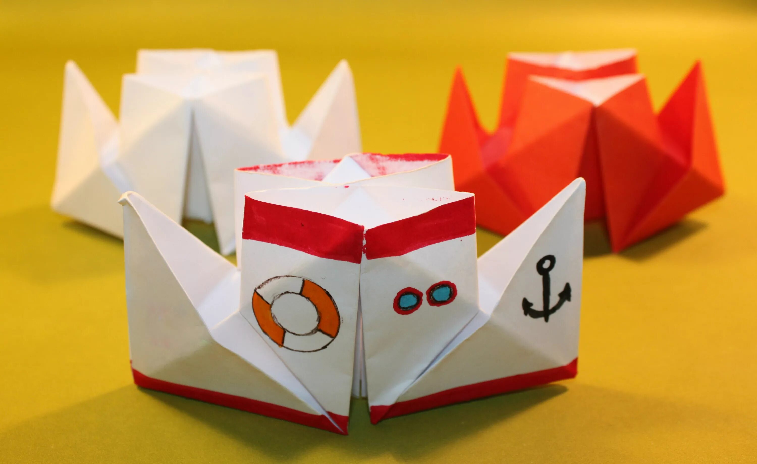 Оригами двухтрубный пароход. Оригами двухпалубный кораблик. Оригами кораблик Пароходик. Оригами для детей двухтрубный пароход.