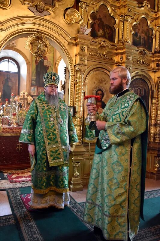 служба в храме елизаветы. бого служения 9 10 2021 г церковь петра и павла тула. храм христа спасителя москва 2013 панихида. служба в храме елизаветы. елизаветинская церковь опалиха.