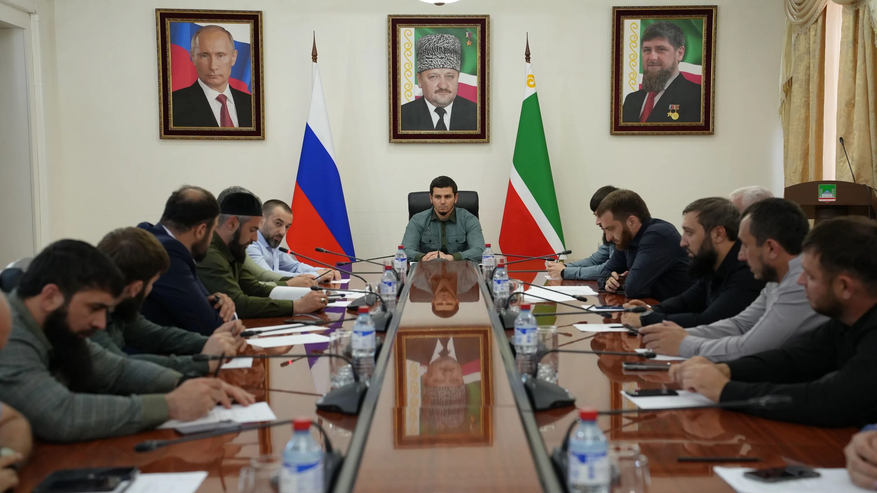 Мэр города грозный. Органы власти города грозный. Мэр города грозный 2023. Политика 6 грозный. Руководитель мэрия грозного.