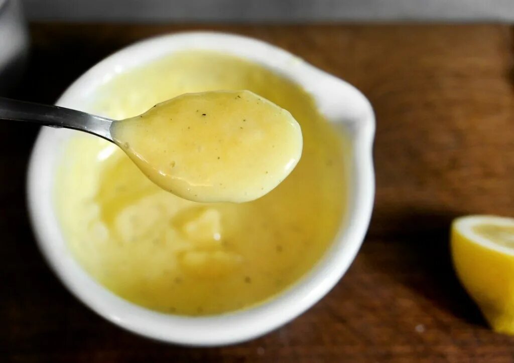 Соус из масла и сливок. Соус айоли лимон. Соус голландез рецепт. Соусы на сливочном масле. Соус из желтков.