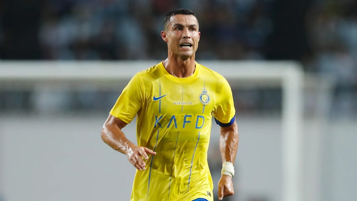 Ronaldu 2024 al Nassr. Роналду Аль Наср. Роналдо 2023 2024. Причёска Криштиану Роналду Аль Наср. Аль наср хатта