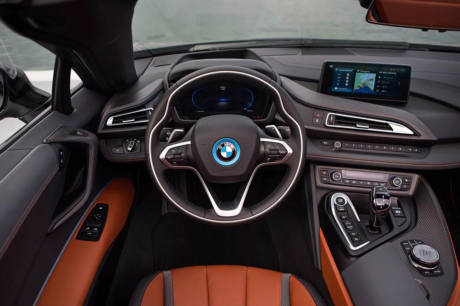 Новая bmw i8. Bmw i8 салон белый. Бмв ай 8 салон. Бмв 8 салон. Bmw i8 2022 салон.