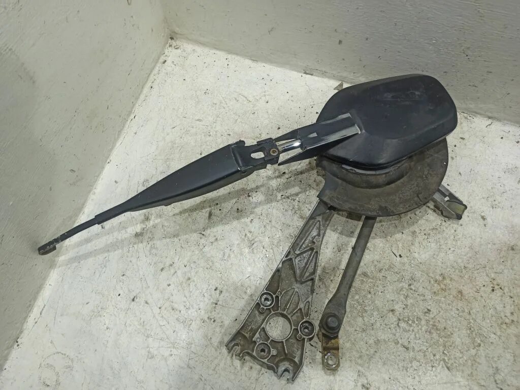 Дворник мерседес 124. Механизм стеклоочистителя мерседес 124. Мерседес 124 дворний шотка. Дворник мерседес 124. Механизм стеклоочистителя мерседес 124.