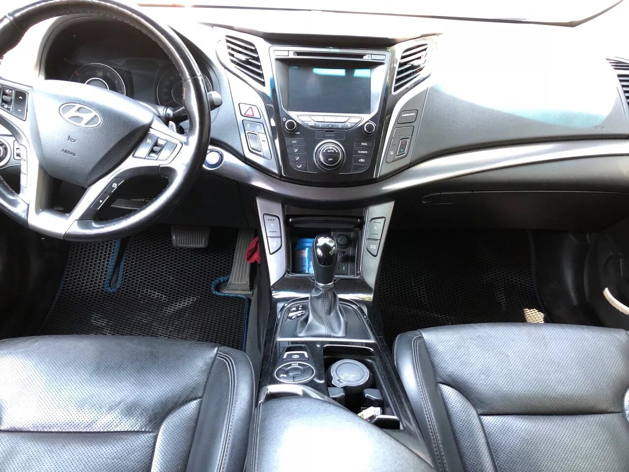 Хендай i40 универсал салон. Hyundai i40 салон. Hyundai i40. Hyundai i40 салон. Хендай i40 универсал салон.