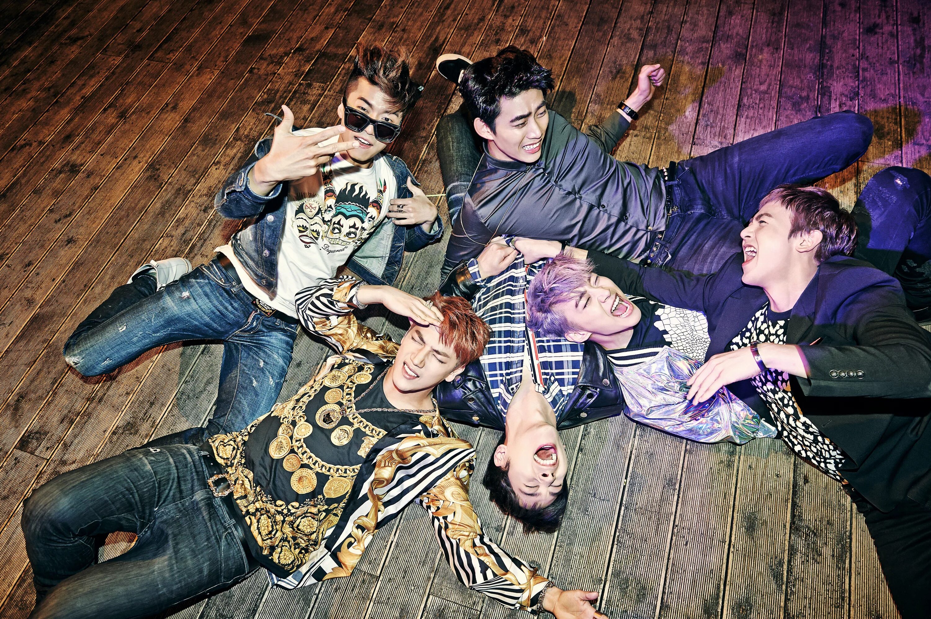 Go go is crazy. 2pm корейская группа. 2pm корейская группа go crazy. бойз-бэнда 2pm. группа 2pm бойфренд.
