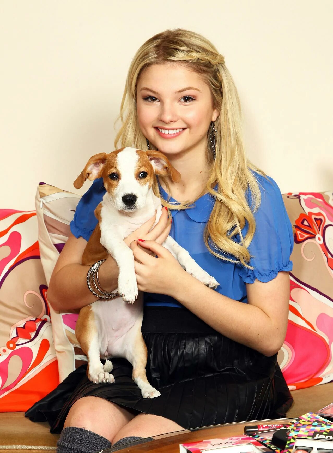 Animal chloe. Stefanie Scott. Стефани Скотт блондинка. Стефани Скотт Дисней. Стефани Скотт в полный рост.