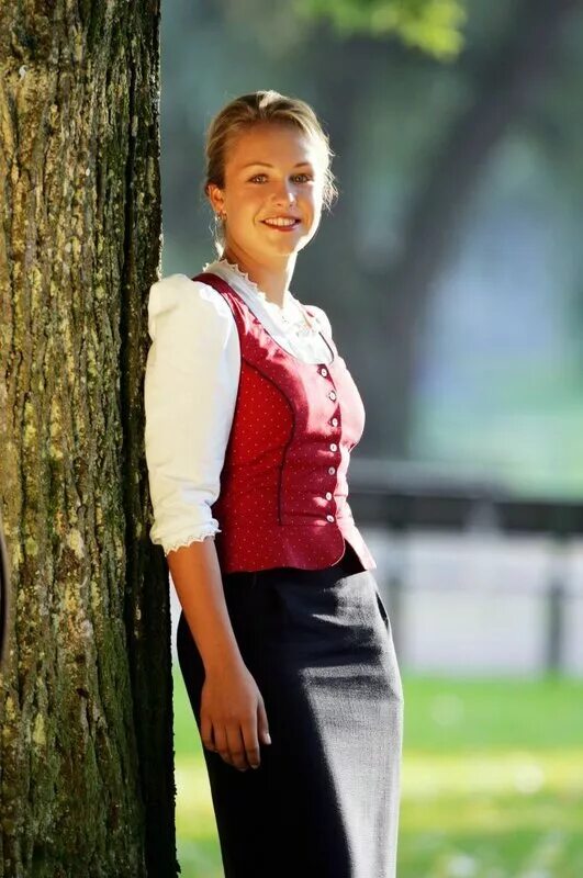 Бавария октоберфест. Немецкая и русская девушка. Австрийцы. Кристи стивенс октоберфест. Дирндль октоберфест.