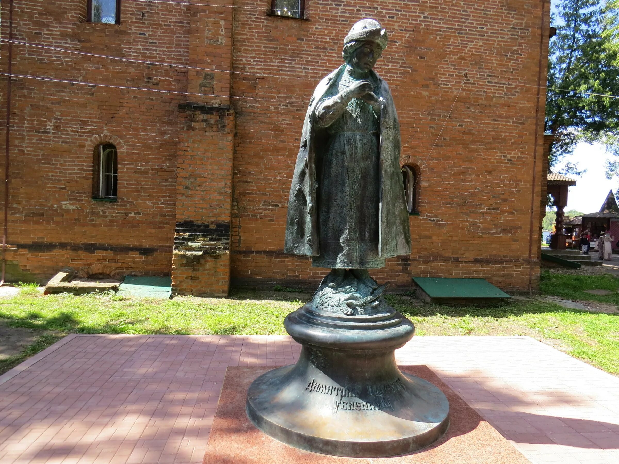 памятник дмитрию в угличе. город царевича дмитрия. памятник царевичу димитрию углич. памятник димитрию в угличе. город царевича дмитрия.