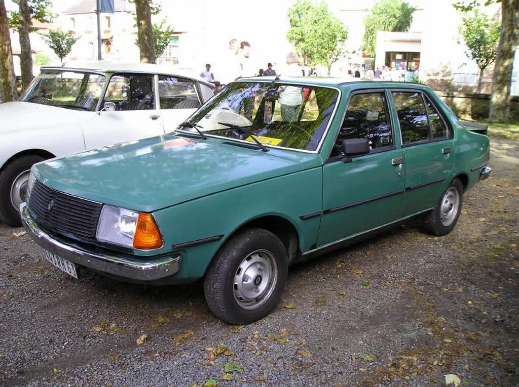Renault старые. Renault 18 1978. Рено 18 седан. Renault седан 1980. Рено 18 2 поколение.