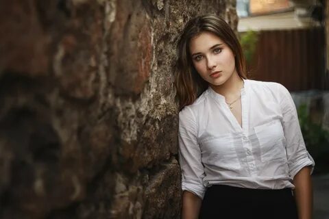 Портрет девушке в белом