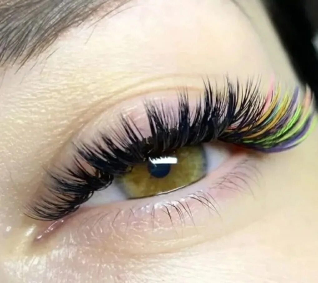 Наращивание ресниц детям. Ресницы 4д лисий эффект. цветные ресницы. цветное наращивание ресниц. цветные нарощенные ресницы.