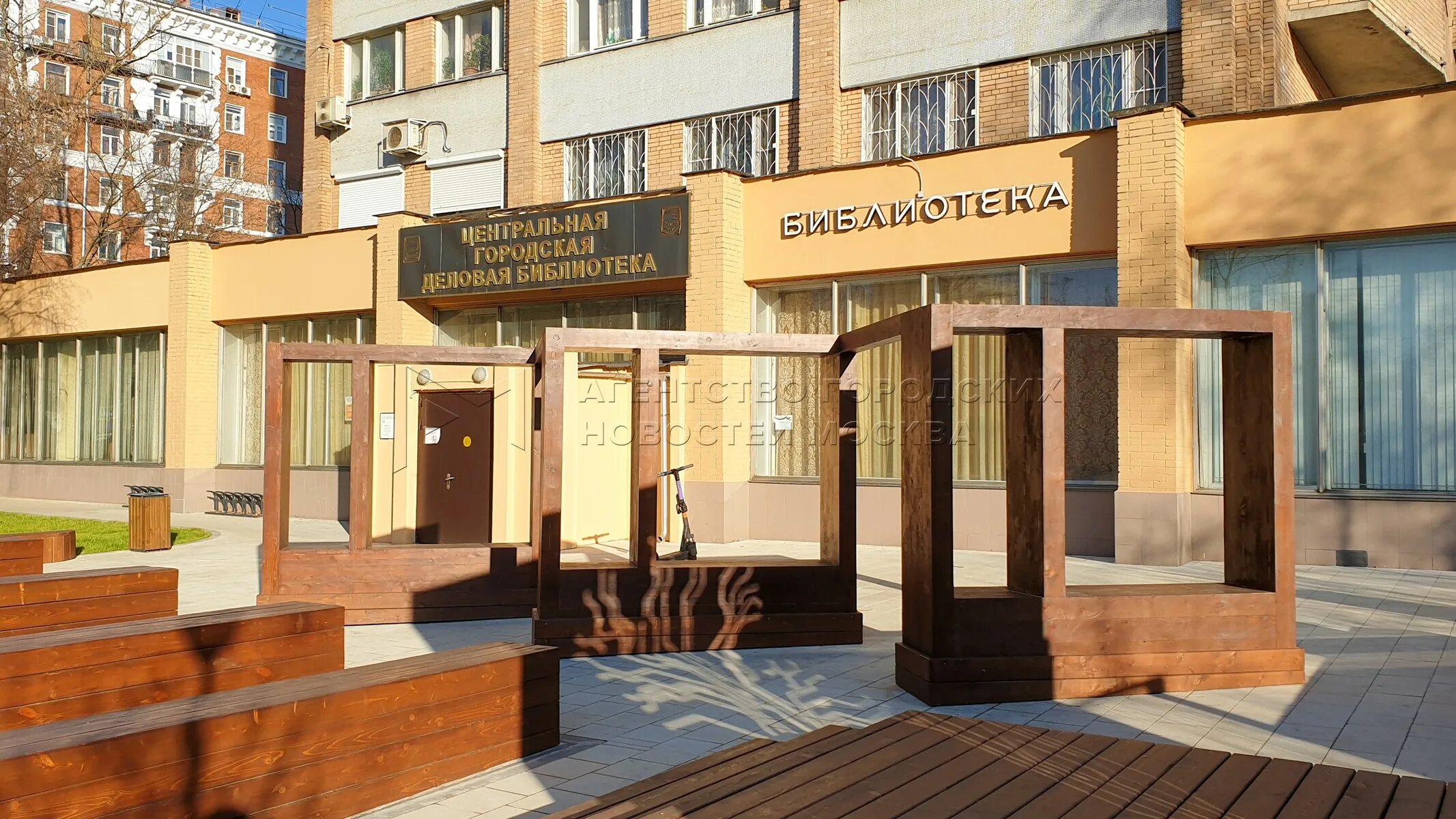 Бориса галушкина 19 к1 библиотека. Городская деловая библиотека. Общественно деловые зоны москва. Деловая библиотека москва. Мфц на бориса галушкина.