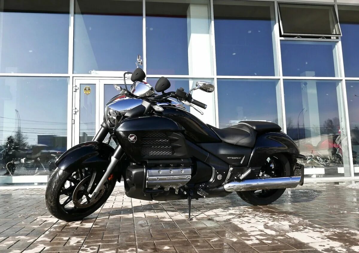Honda gold wing 1800 серебристо черный цвет. Honda valkyrie 2018. втх 1800 2005. 1800 black. 1800 black.