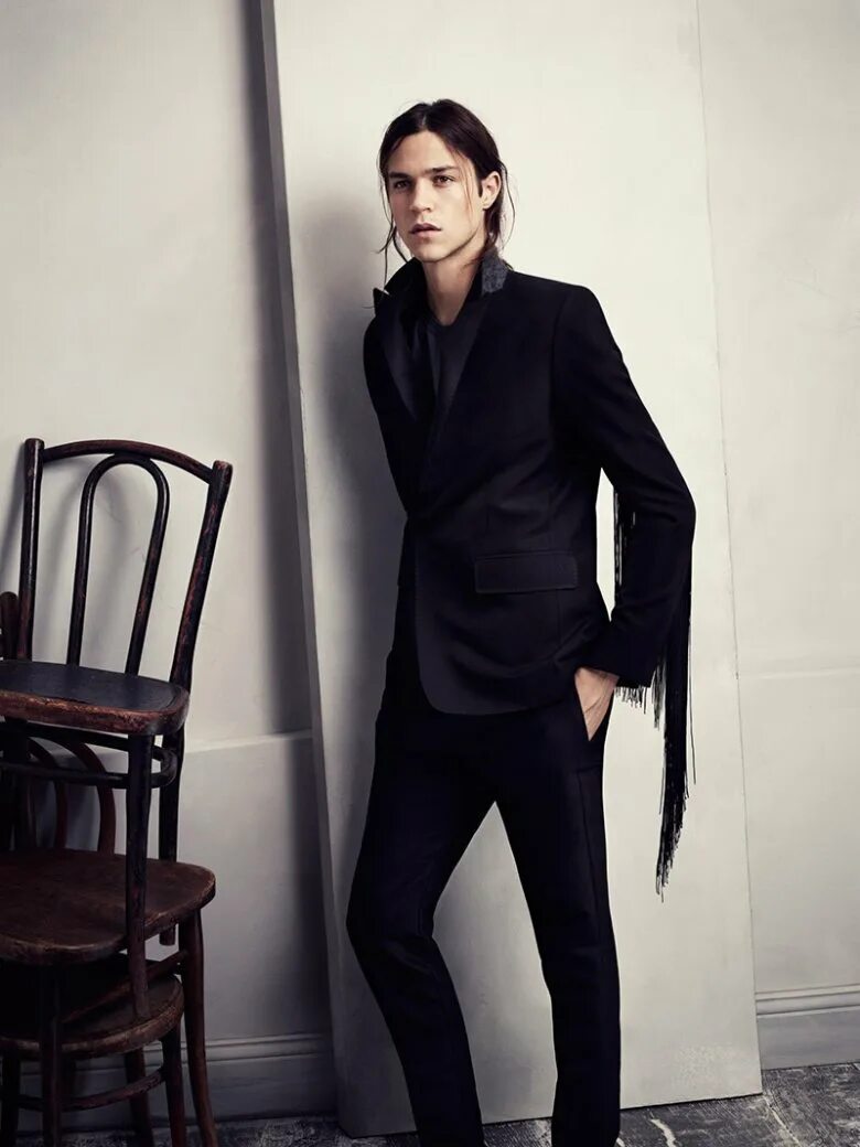 Брюнет с длинными. Miles mcmillan рост. майлз макмиллан модель костюм. брюнет с длинными волосами. мужчина брюнет с длинными волосами.