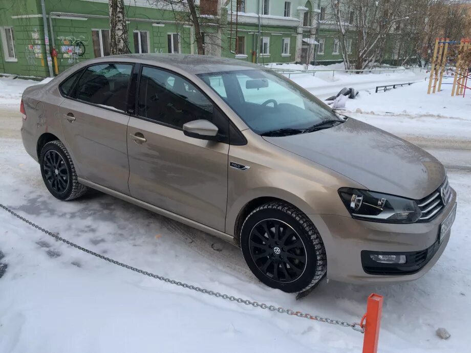 Литые диски 15 радиус поло. Volkswagen Polo sedan r16. Поло седан r16 от Рапида. R16 на поло седан. Volkswagen Polo r15 Mak.