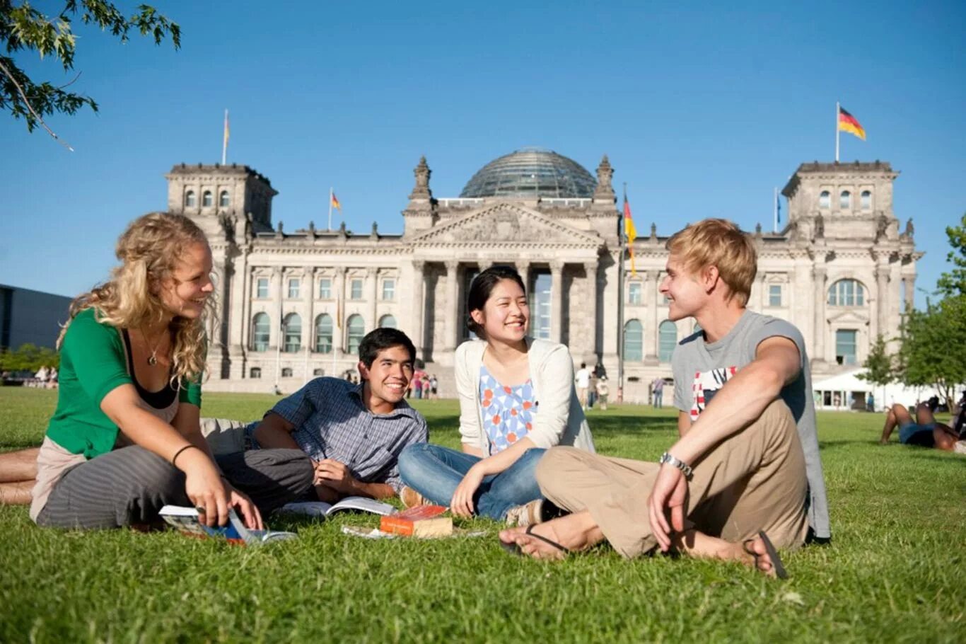 Университет школа жизни. Высшее образование в Германии. Студенты в Германии. Университеты Германии. Студенты за границей.