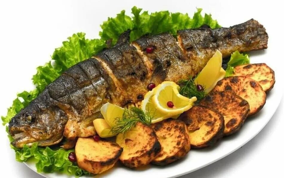 Блюда на углях. Шашлык из свинины. Белый амур на мангале. Рыба форель жареная. Рыба белый амур шашлык.