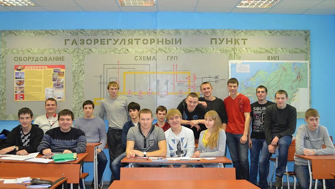 Группа студентов из екатеринбурга занимается. Монтажный колледж в Екатеринбурге. Емк колледж Екатеринбург. Монтажный колледж в Екатеринбурге емк.
