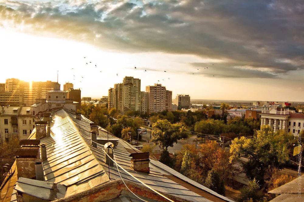 вид с тц опера самара. панорама 1997 самара. дом крыше самаре. самарский ночной город с крыши. крыша тц опера самара.