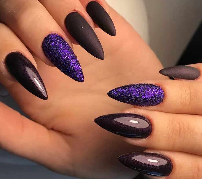 матовые, стилет, миндаль. готический стилет лаврухин. модные длинные ногти. ногти длинные острые. красный маникюр на длинные острые ногти.