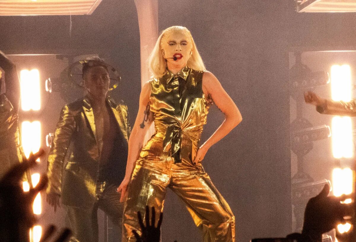 Леди гага chromatic ball tour. The chromatica ball lady gaga 2022 stage. Леди гага 2022 год. Леди гага концерт 2022. Леди гага беременна 2022.