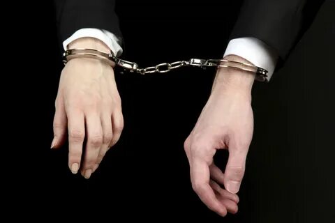 Почему мужчина связывает