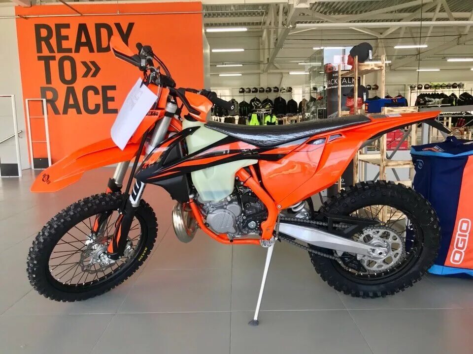 Купить ктм 250. КТМ ехс 250. КТМ EXC 250 2019. КТМ 250 оранжевый. KTM EXC 250 White Orange.