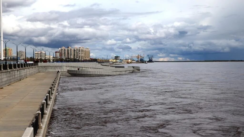 Вода в реке амур. Река Амур Благовещенск. Паводок Амурская область 2022. Какая вода в Амуре. Амур под водой.