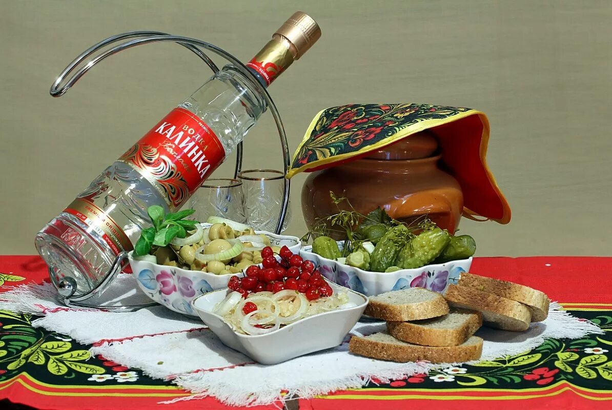 Хорошая водочка. Закуски на стол. Водочка с закуской. Хорошая водочка. Хорошая водочка.