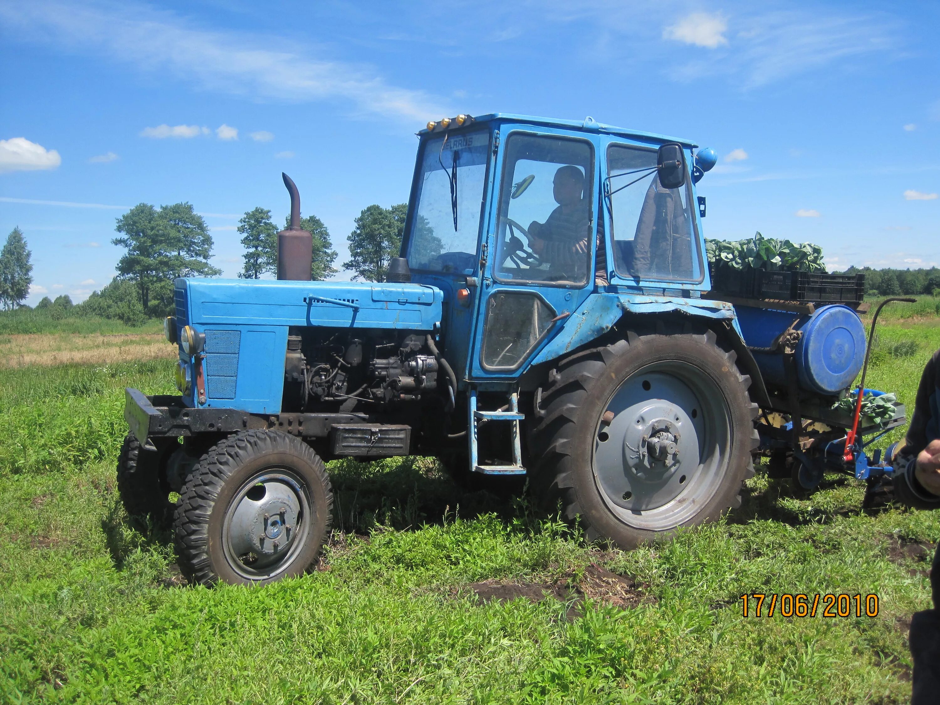 Юмз 6. Трактор колесный юмз-6л. Тракторы мтз юмз. Мтз 5 с кабиной. Трактор колесный юмз-6л.