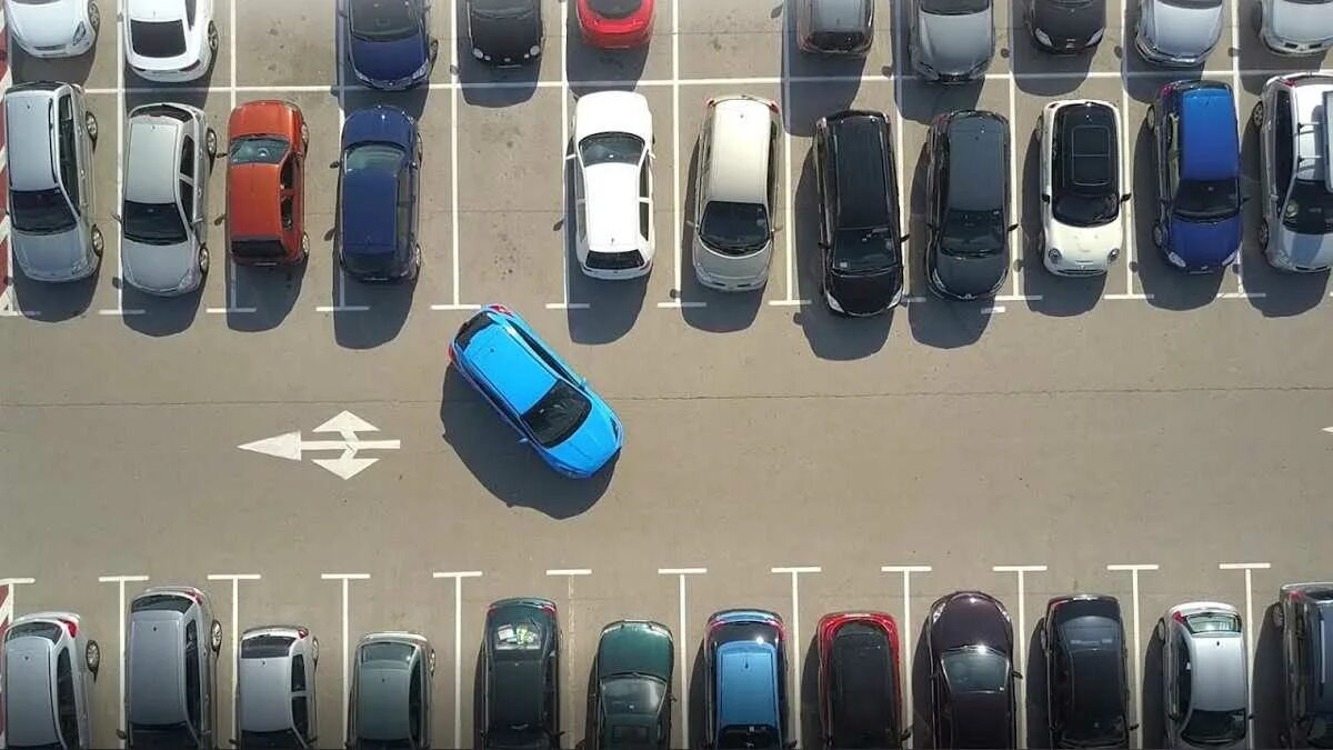 Стоянка машин. Стоянка машин. Moshinalar. Стоянка машин. Парковочное место.