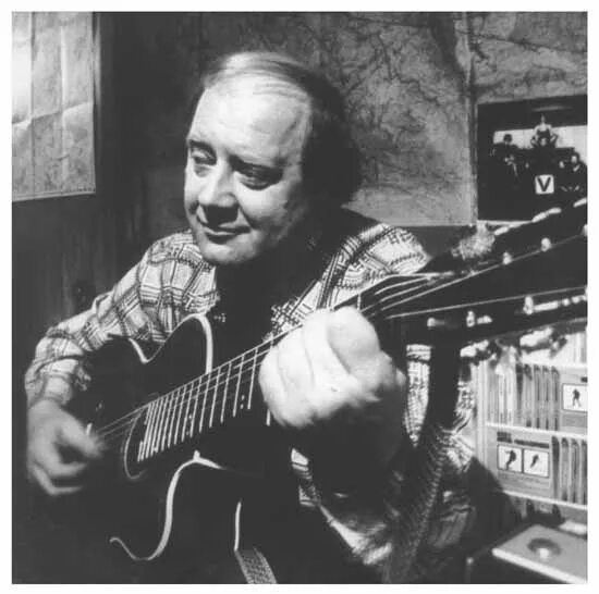 Юрий визбор 14 лет. Юрий визбор бард. Юрий иосифович визбор. Юрий визбор бард. Юрий иосифович визбор.