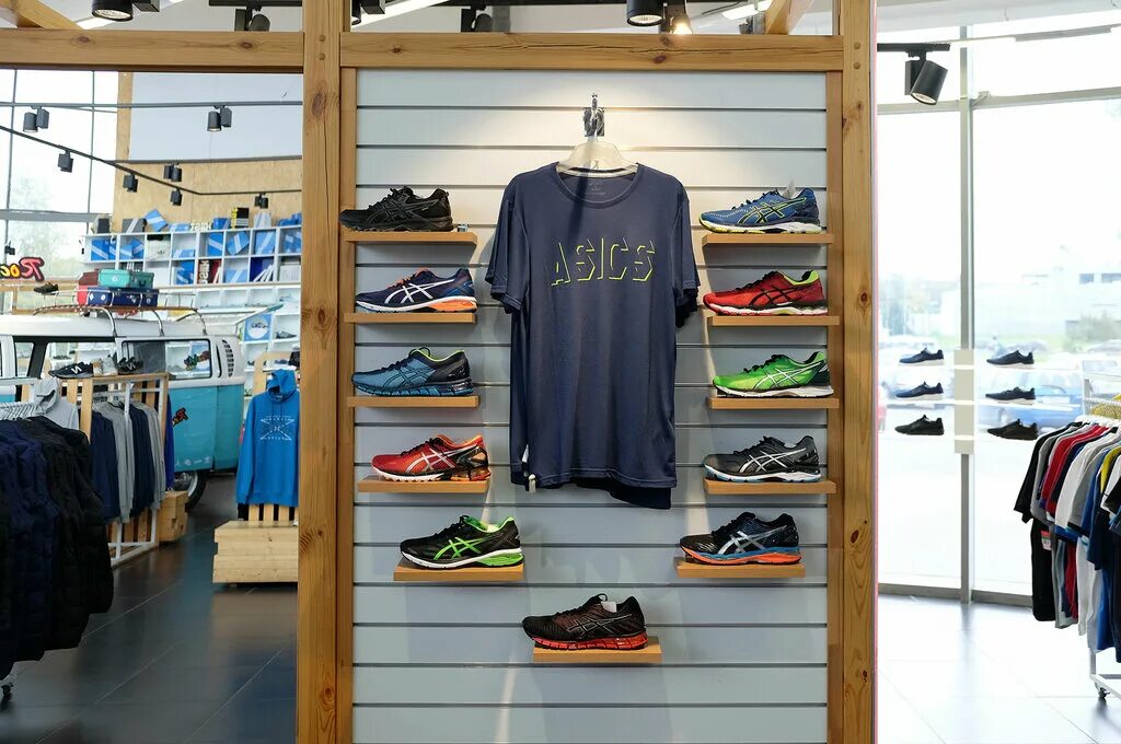 Рынок садовод спортивные товары. Магазины спортивной одежды в санкт петербурге. Спортивные магазины центр. Спортивные магазины спб. Кинаш спорт санкт-петербург.