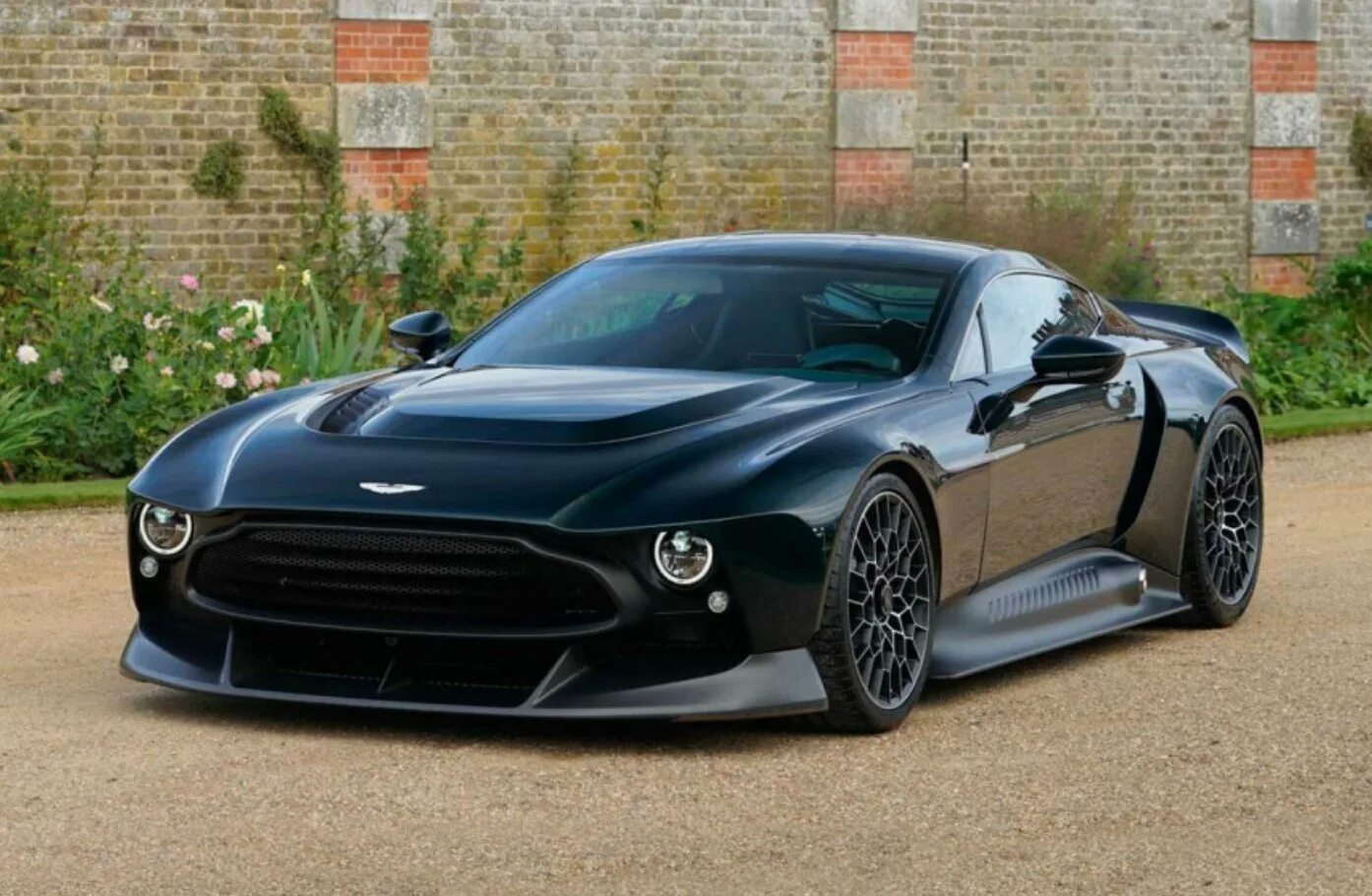 Aston Martin Victor. Aston Martin суперкар. Aston Martin Victor 2021.