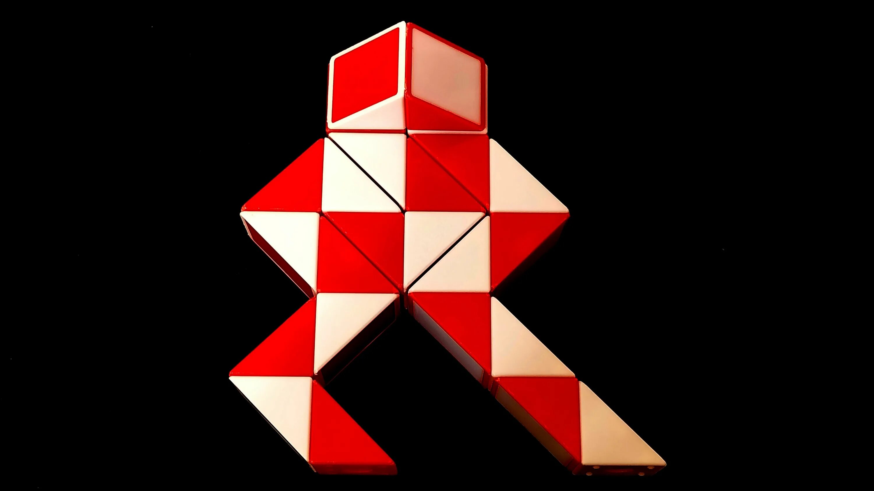 Фигурки из змейки рубика 24. Змейка рубика 24 элемента. Заяц из змейки рубика. Сделать из змейки 24 элемента. Фигуры из змейки рубика 24.