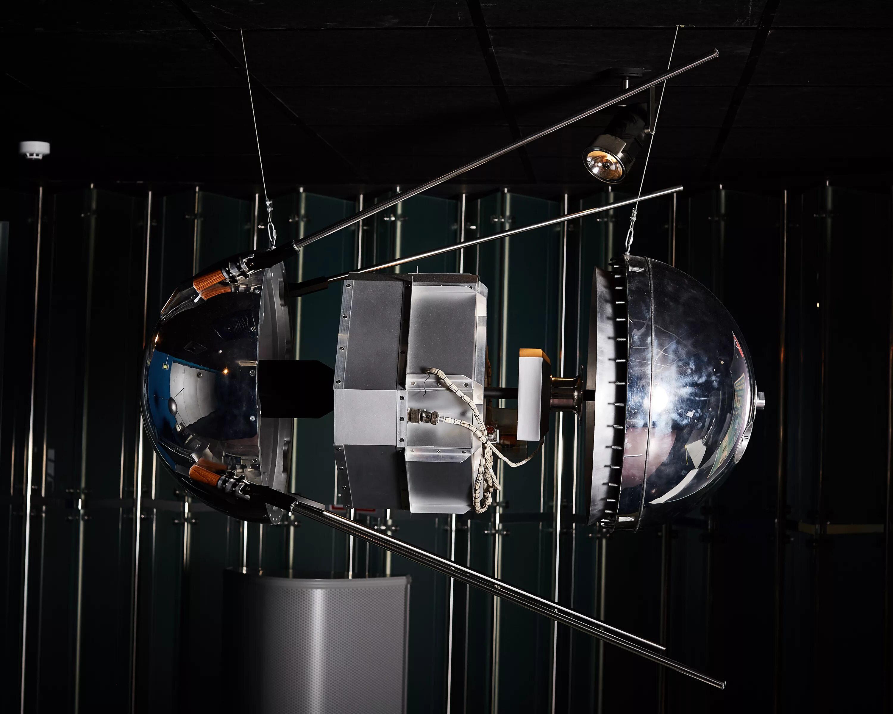 Спутник земли 1957. Первый искусственный Спутник земли 1957. Спутник 1. Спутник Авангард-1. Первый спутник диаметр