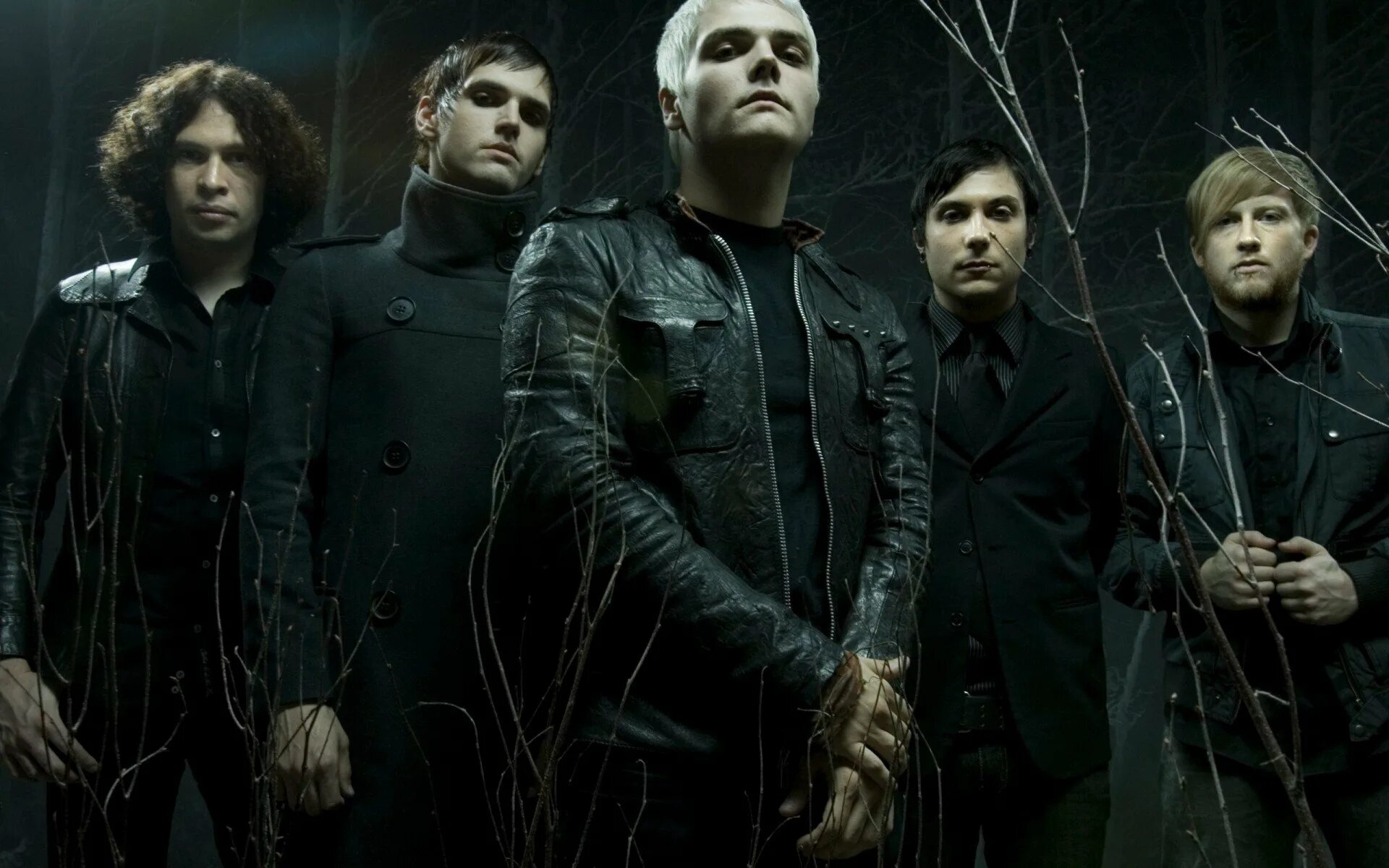 My chemical romance рок группа. My chemical romance 2005. Кемикал романс песни. Группа chemical romance. Группа май кемикал романс.