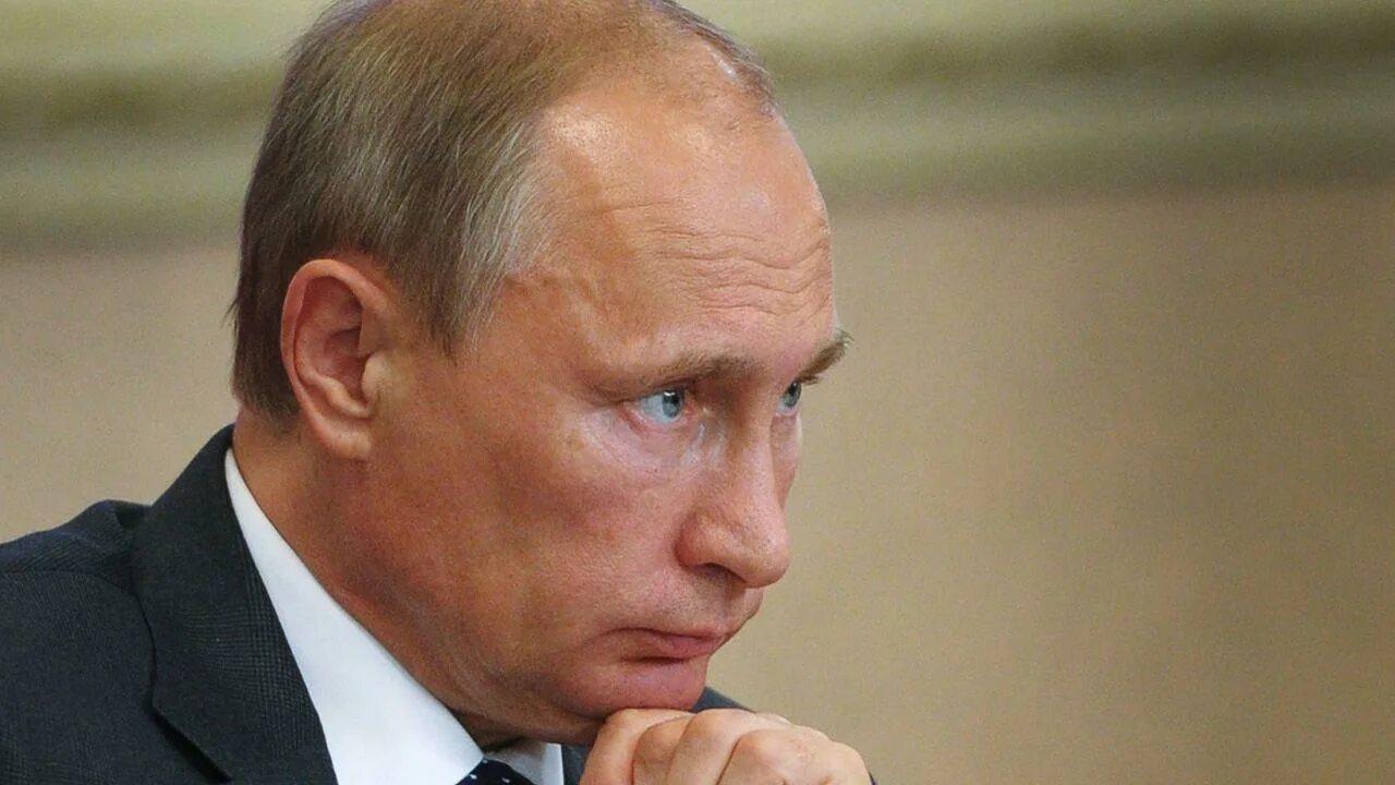 Мистер бин недоволен. Высказал недоумение. Джим керри 1997. Чубайс в израиле. Высказал недоумение.