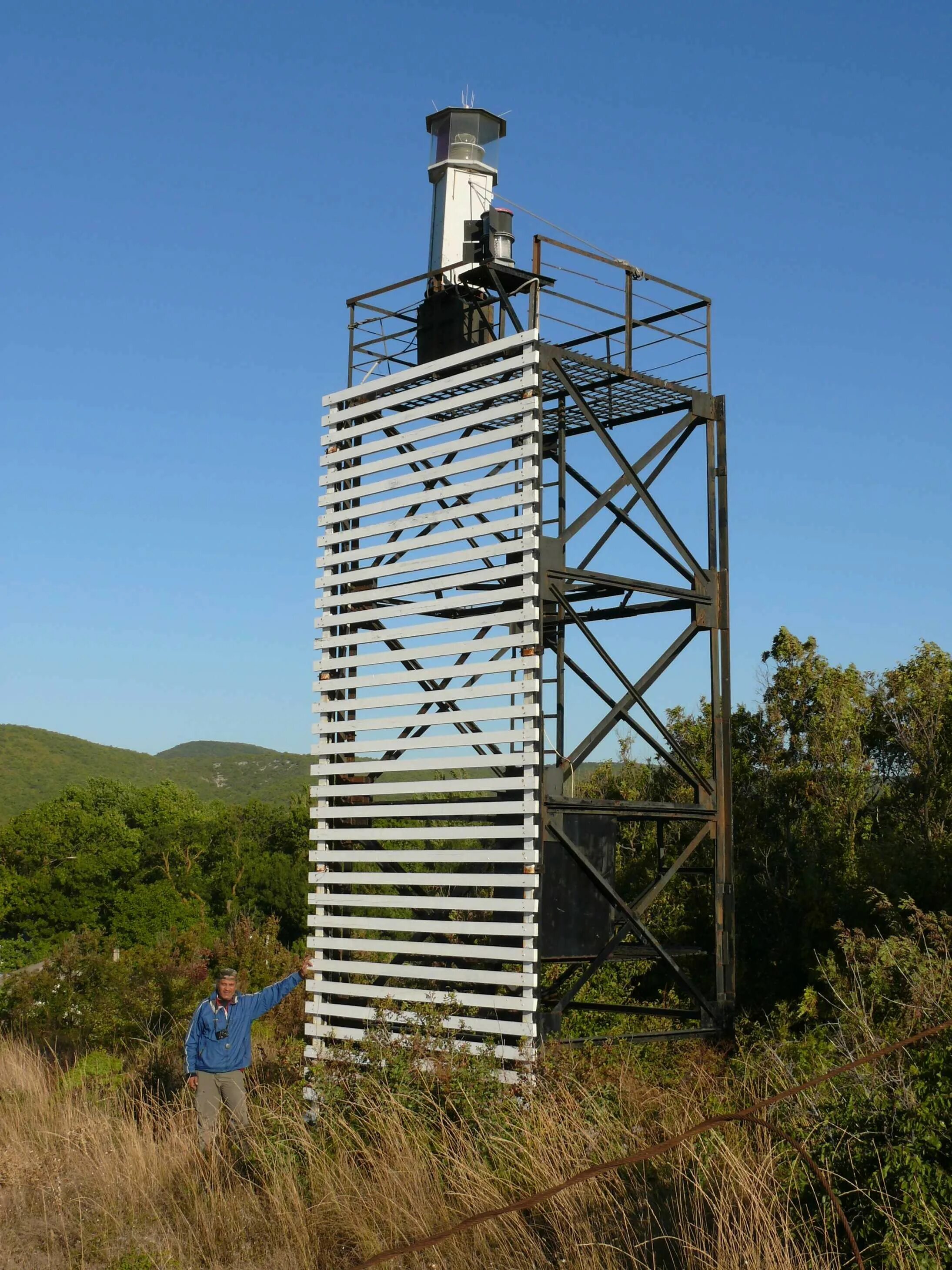 Малый маяк крым дорога. Утриш маяк памятник. Село малый маяк крым. Погода в малом маяке. Погода в малом маяке.