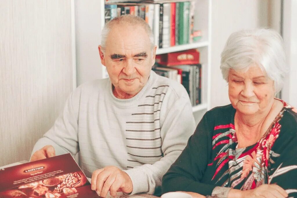 Сиделка с проживанием. Помогать пожилым людям. Забота 19. Забота 19. Забота 19.