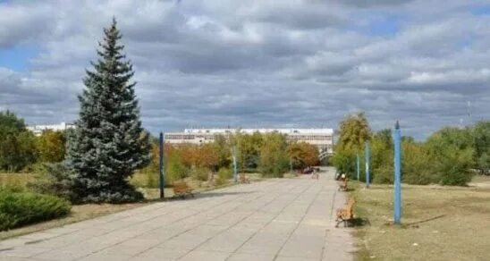 Парк ватутина луганск. Университетский сквер воронеж. Парк 300 летия омска зимой. Парк вечной славы в киеве. Парк дружбы луганск.