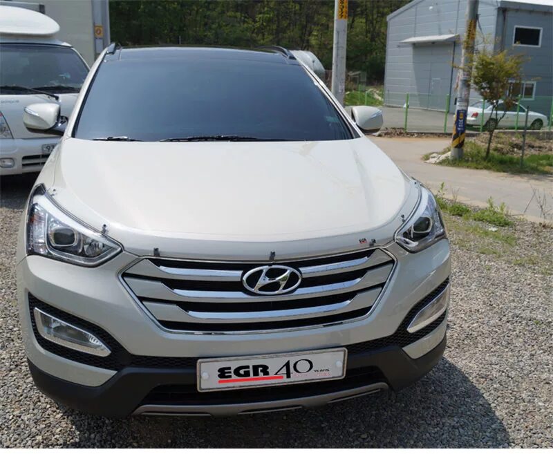 Дефлектор капота Hyundai Santa Fe 2016. Дефлектор капота на Санта Фе 3 DM. Дефлектор капота Хендай Санта Фе 3. Санта Фе 2013 белый.