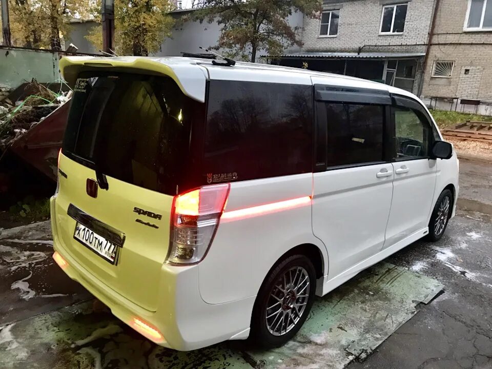 Купить степвагон в владивостоке. Honda Stepwgn 6. Honda Stepwgn rk6. Honda Stepwgn spada. Honda Stepwgn spada 2011.