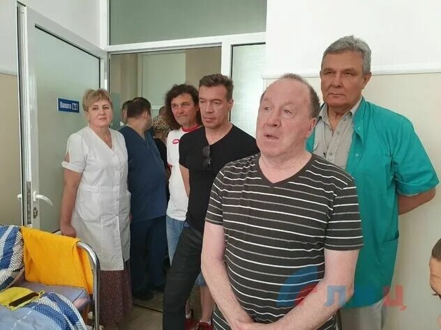 Госпиталь в Луганске военный. Луганский госпиталь больница. Раненные в Луганской больнице. Больница Луганск раненые.